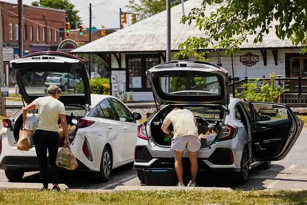 loading cars